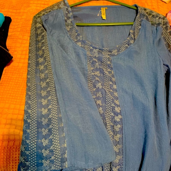 Embroided long shirt/blouse. Blue. Very pretty. - Picture 3 of 4